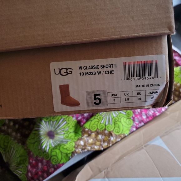 UGG Classic Short II Boot (Chestnut) - Picture 8 of 10